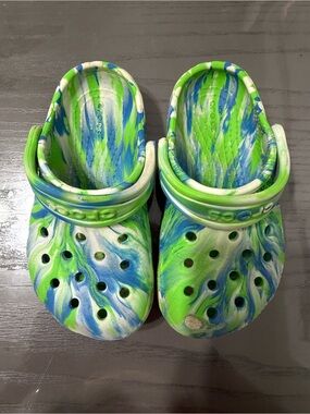 CROCS Kids Green & Blue Tie-Dye Glow in the Dark